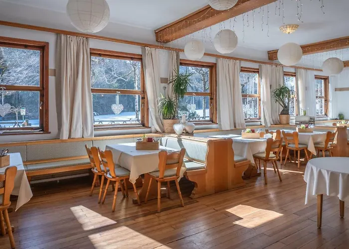 阿拉特湖餐厅酒店